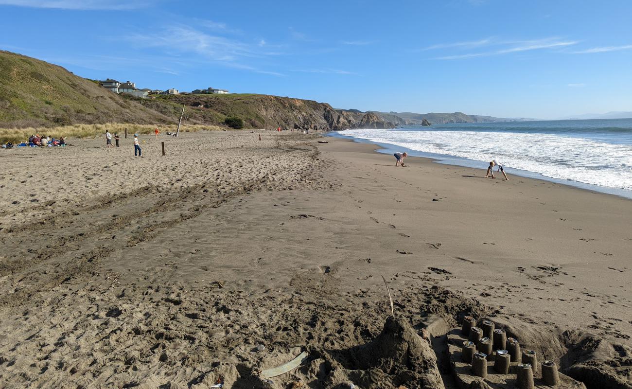 Doran Beach'in fotoğrafı parlak kum yüzey ile