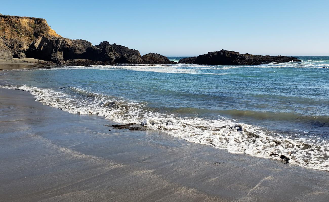 Stengel Beach'in fotoğrafı bej kum ve kayalar yüzey ile