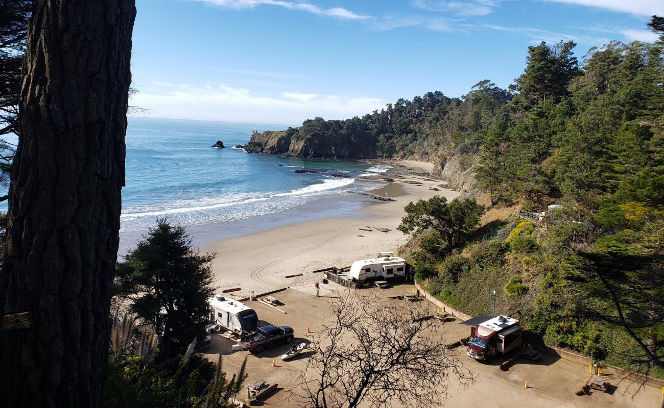 Fish Rock Beach'in fotoğrafı açık bej kum yüzey ile