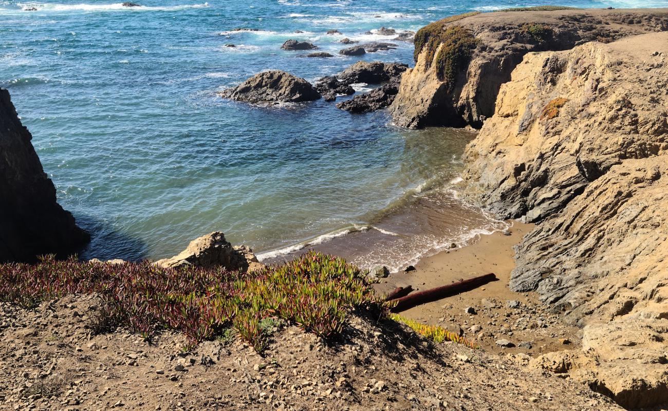 Glass Beach'in fotoğrafı çakıl ile kum yüzey ile