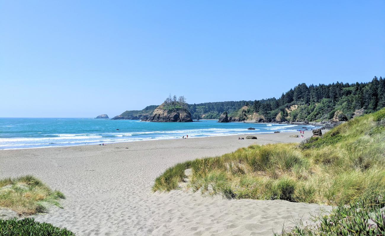 Trinidad Beach'in fotoğrafı parlak kum yüzey ile