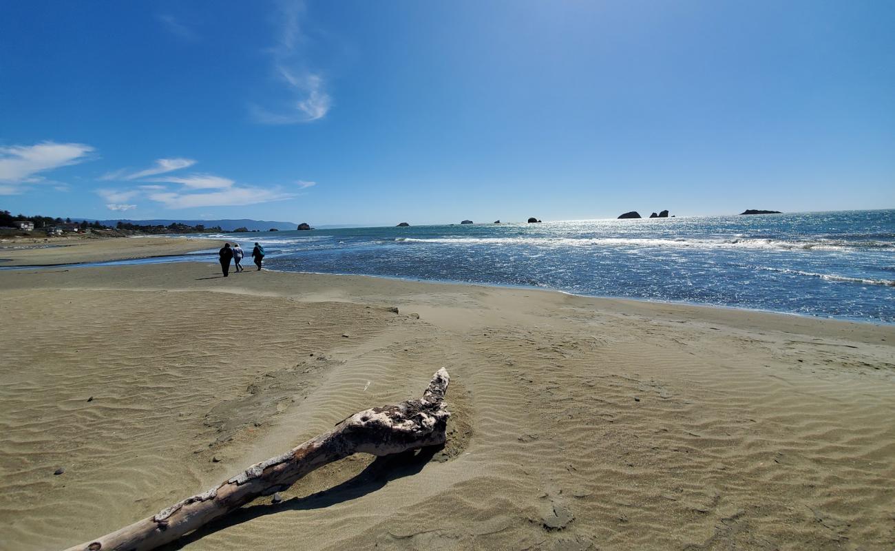 Pebble Beach'in fotoğrafı çakıl ile kum yüzey ile