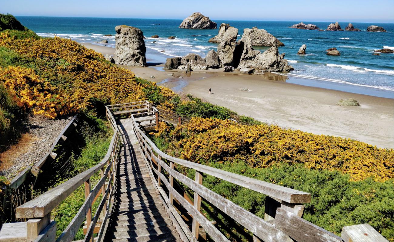 Bandon Beach'in fotoğrafı i̇nce bej kum yüzey ile