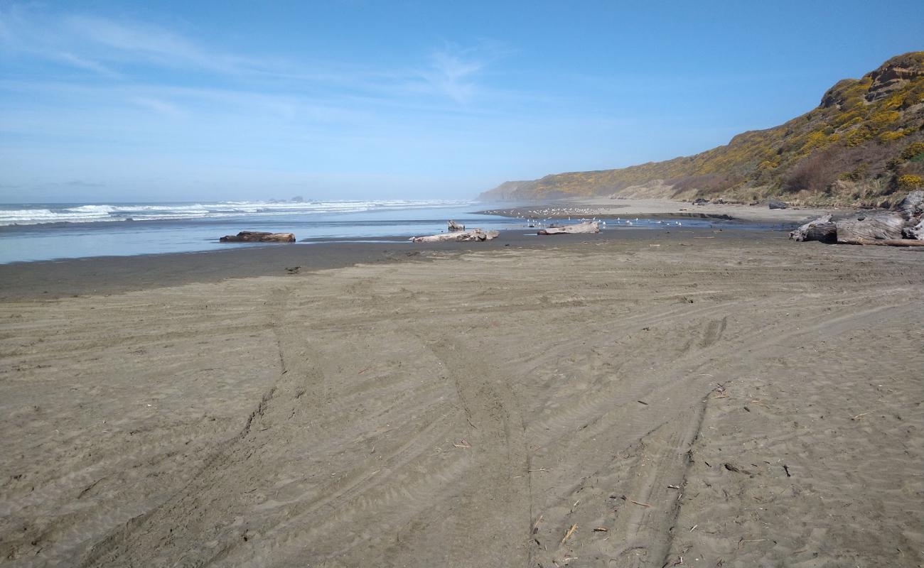 Whiskey Run Beach'in fotoğrafı açık bej kum yüzey ile