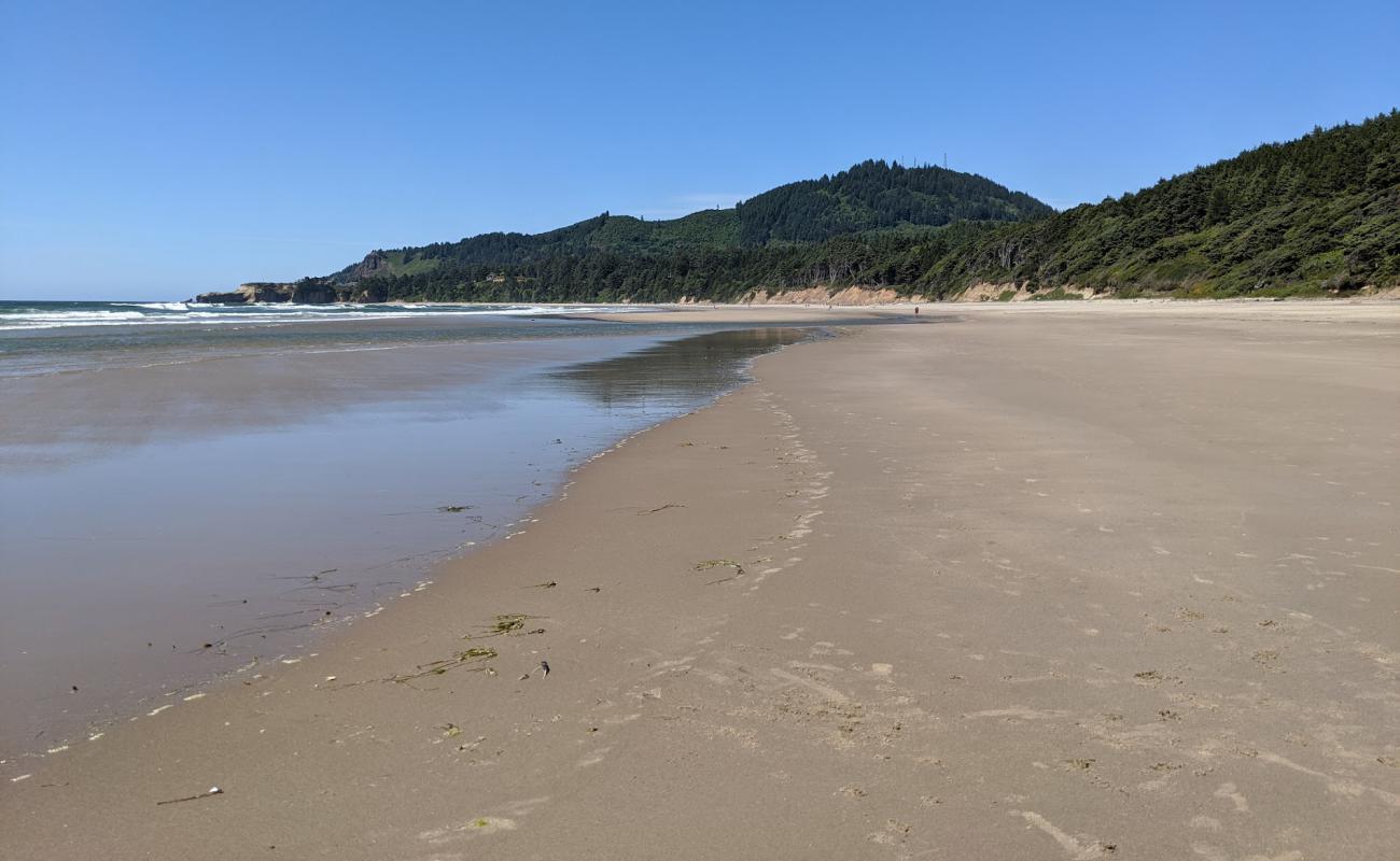 Beverly Beach'in fotoğrafı açık bej kum yüzey ile