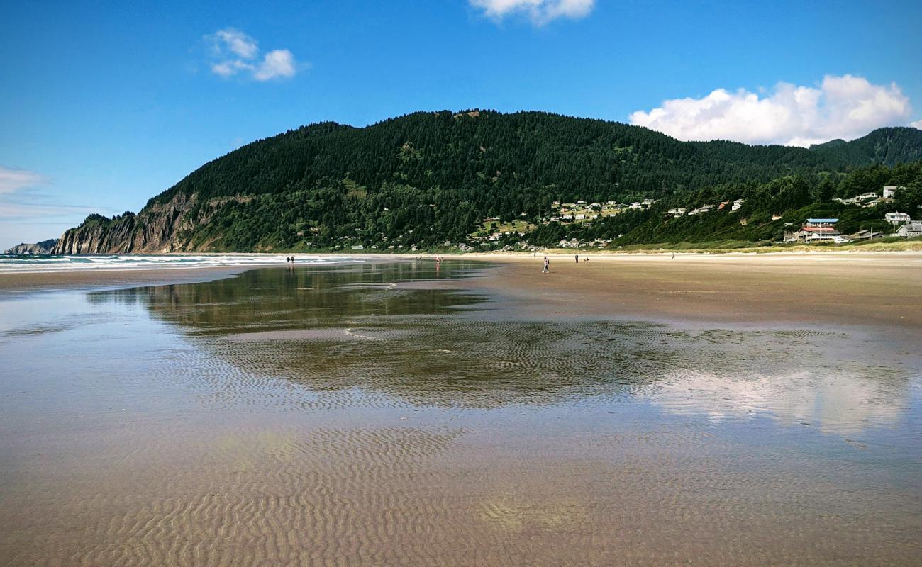 Manzanita Beach'in fotoğrafı parlak kum yüzey ile