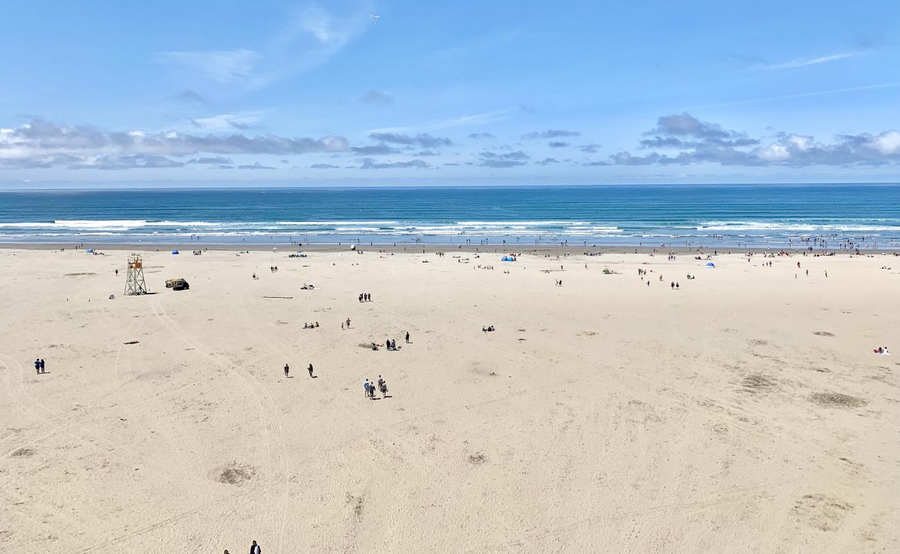 Seaside Beach Oregon'in fotoğrafı parlak ince kum yüzey ile