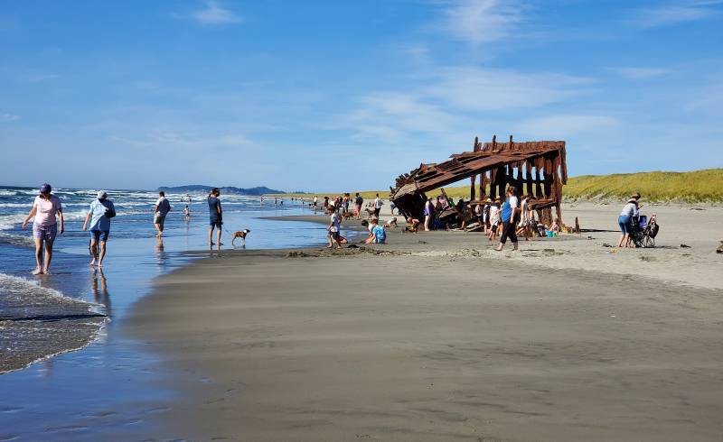 DeLaura Beach'in fotoğrafı açık bej kum yüzey ile