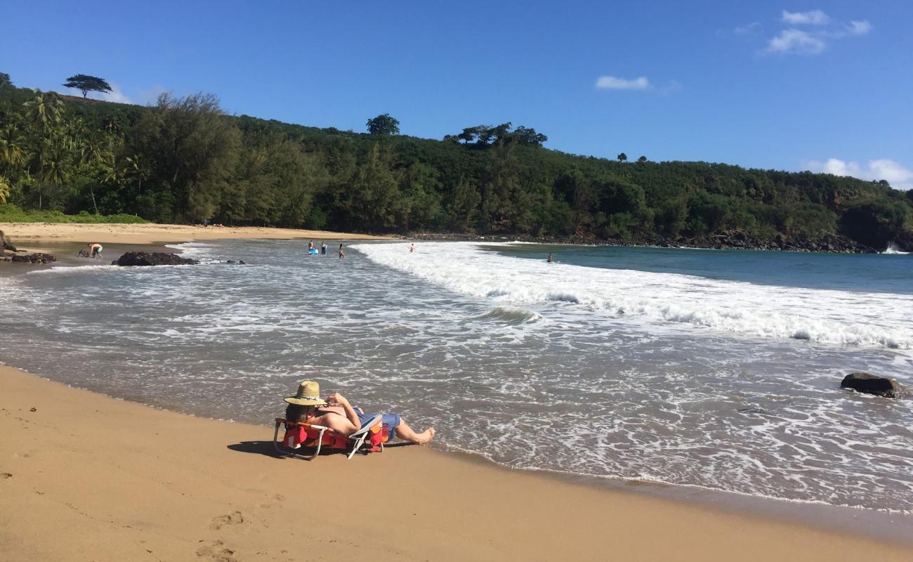 Ka Lae O Kaiwa Beach'in fotoğrafı parlak kum yüzey ile