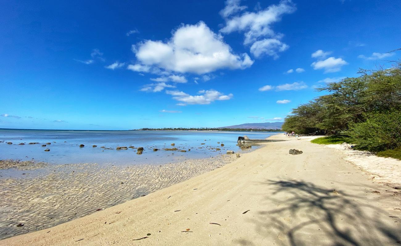 Kamehameha Beach'in fotoğrafı i̇nce bej kum yüzey ile