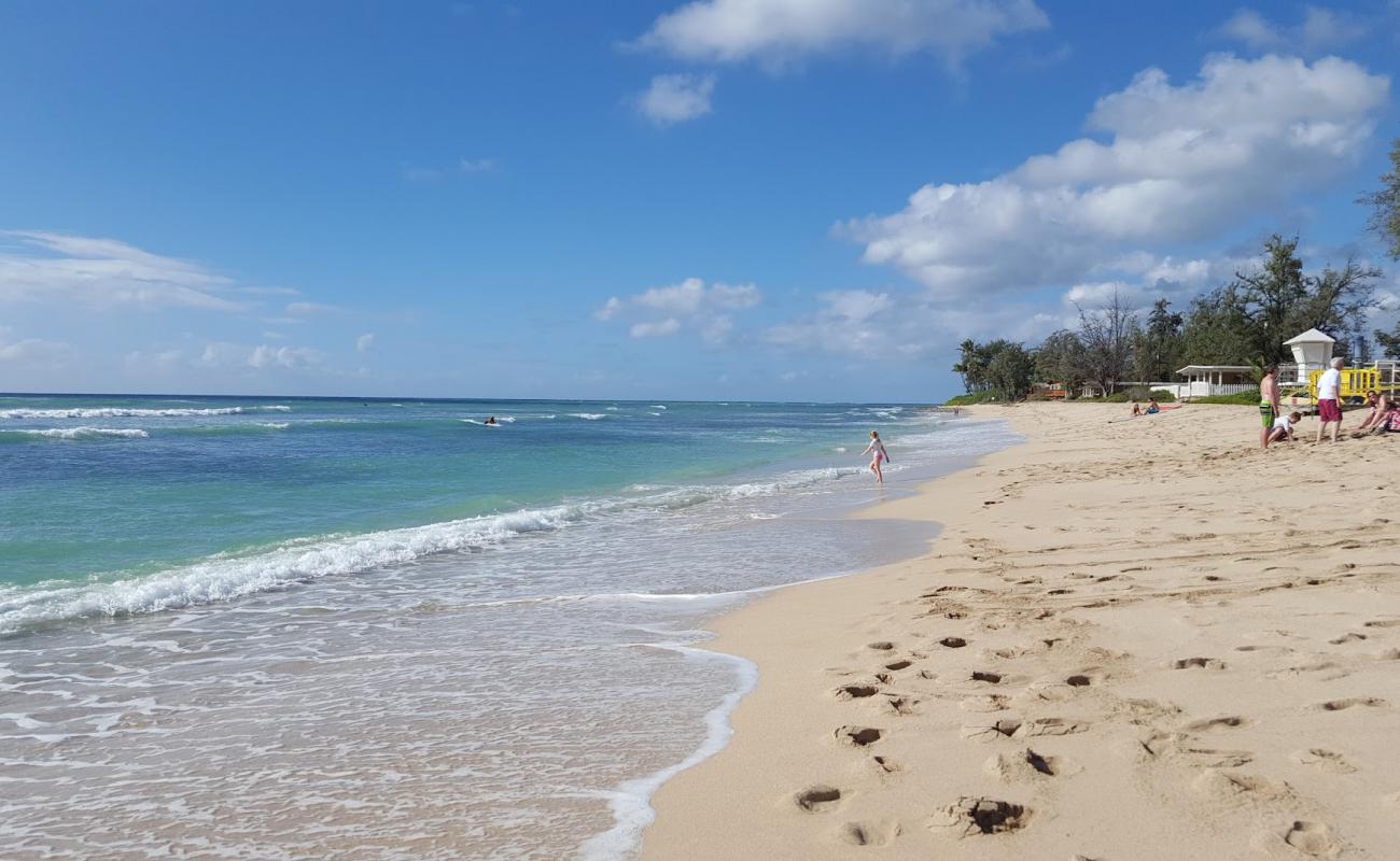 White Plains Beach'in fotoğrafı i̇nce bej kum yüzey ile