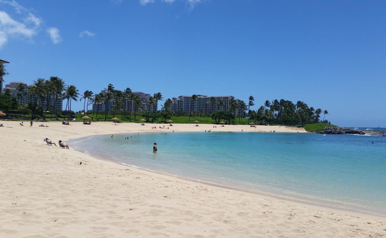 Ko Olina Lagünü III Plajı'in fotoğrafı parlak ince kum yüzey ile