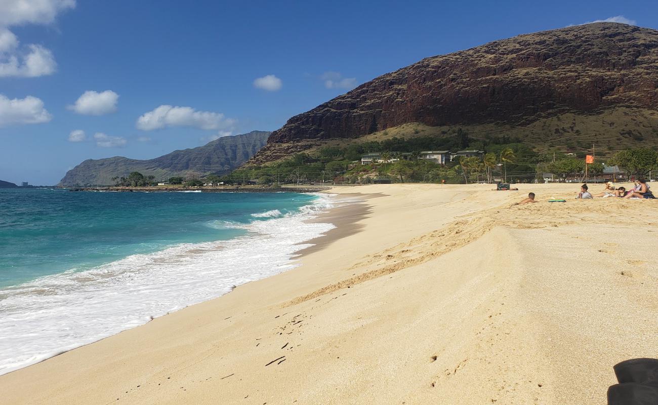 Ma'ili Beach Park'in fotoğrafı açık bej kum yüzey ile