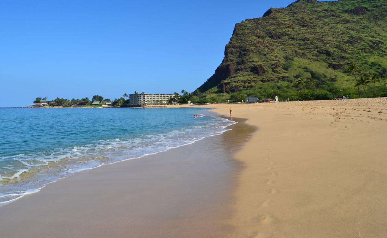 Makaha beach'in fotoğrafı i̇nce bej kum yüzey ile