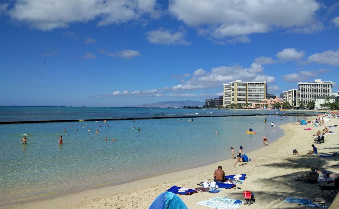 Queens Beach'in fotoğrafı parlak ince kum yüzey ile