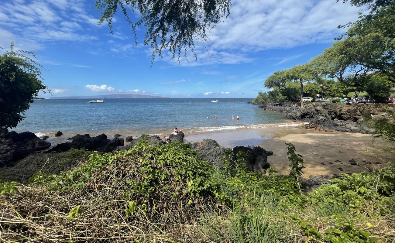 Makena Landing Beach'in fotoğrafı gri kum yüzey ile