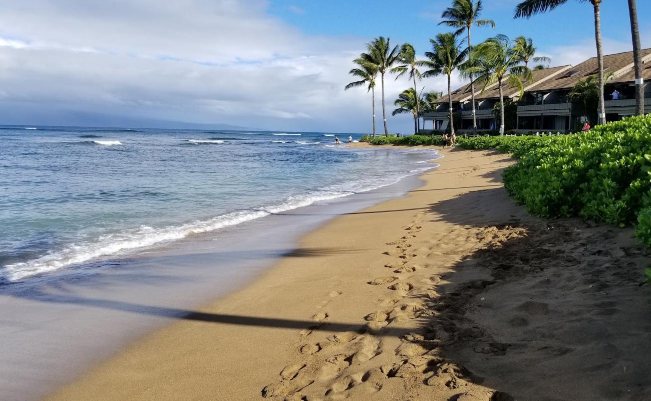 Secret Beach'in fotoğrafı parlak kum ve kayalar yüzey ile