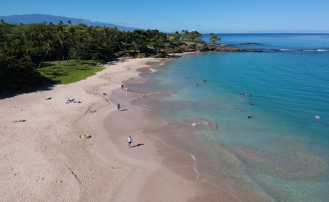 Mauna Kea Plajı'in fotoğrafı parlak kum yüzey ile