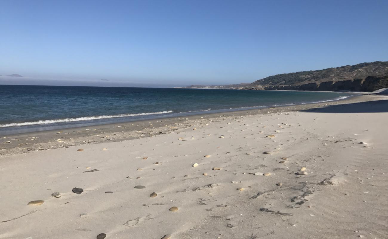Water Canyon Beach'in fotoğrafı açık bej kum yüzey ile