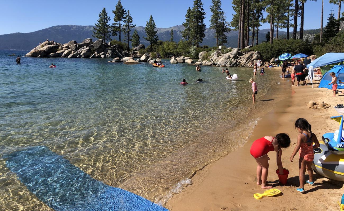 Sand Harbor Beach'in fotoğrafı açık bej kum yüzey ile