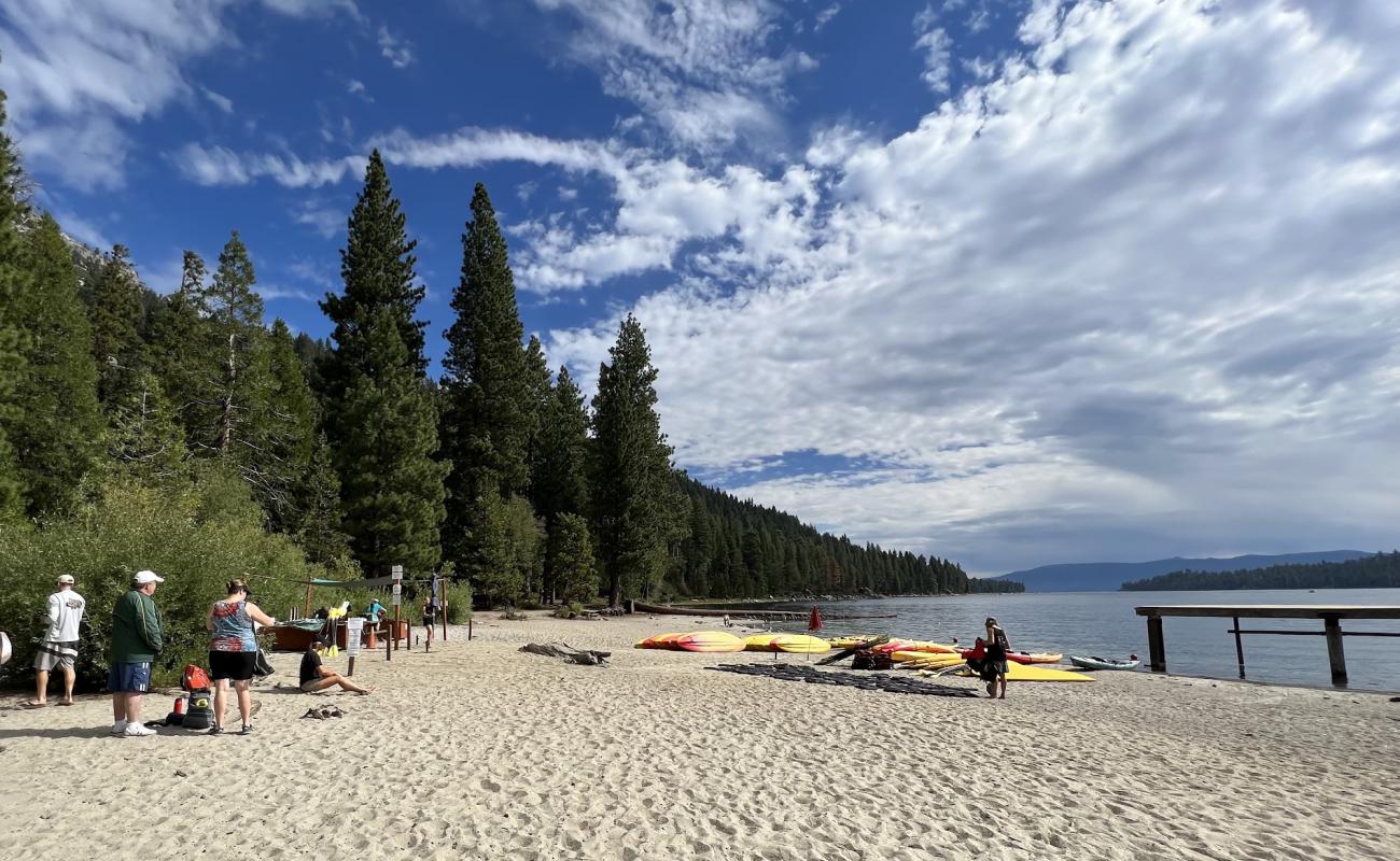 Kayak Tahoe Beach'in fotoğrafı parlak kum yüzey ile