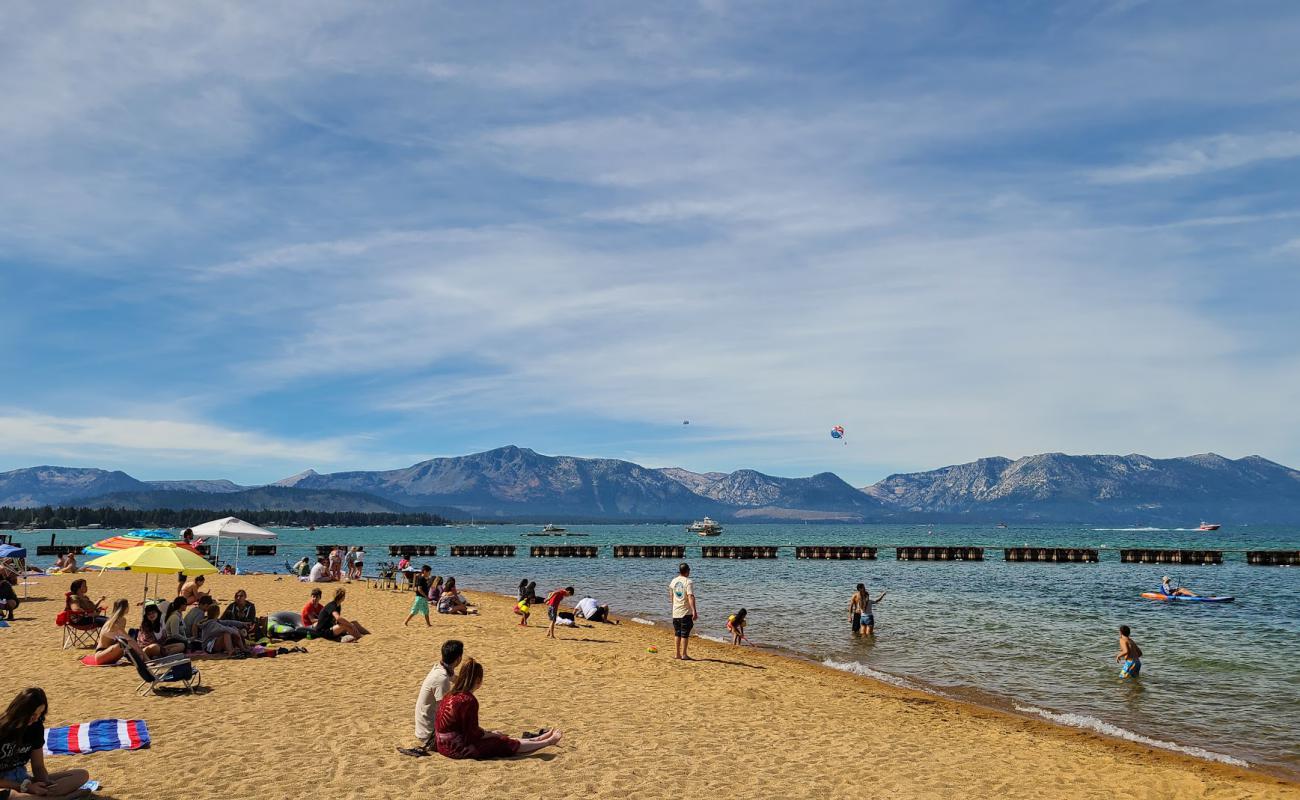 Lakeside Beach'in fotoğrafı açık bej kum yüzey ile