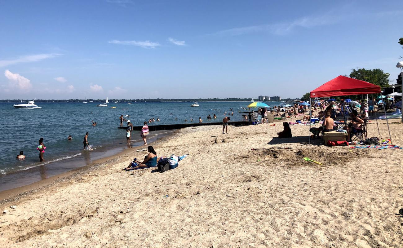 Lakeside Beach'in fotoğrafı açık bej kum yüzey ile