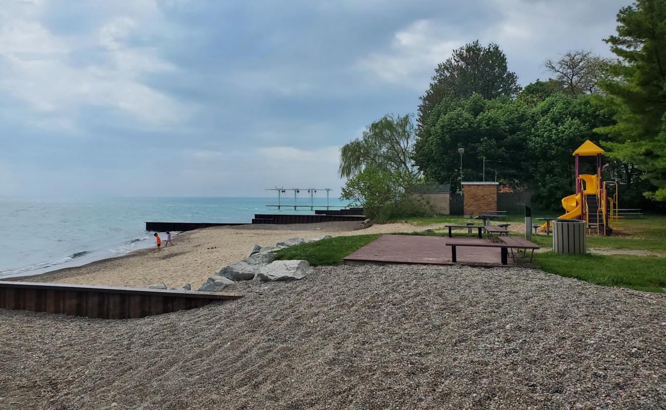 Burtchville Twp. Beach'in fotoğrafı küçük bej çakıl yüzey ile