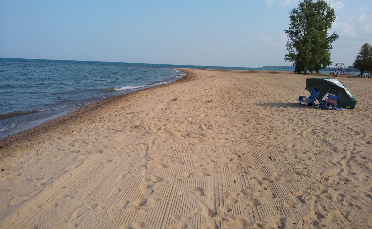 Wagener County Beach'in fotoğrafı açık bej kum yüzey ile
