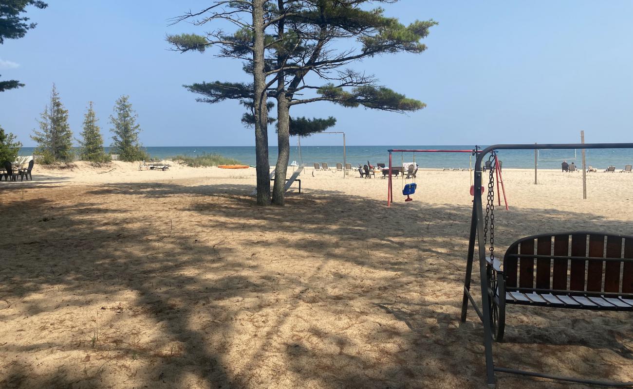 Cedar lake resort area'in fotoğrafı açık bej kum yüzey ile