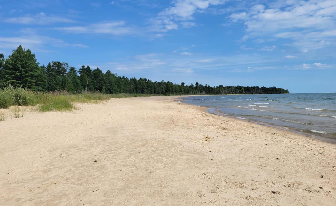 Negwegon State Park Beach'in fotoğrafı i̇nce bej kum yüzey ile