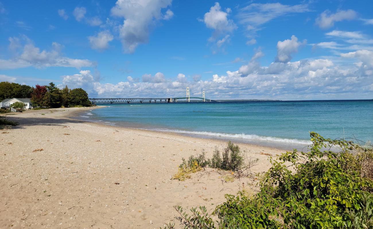 Gary R Williams Park Beach'in fotoğrafı gri kum ve çakıllar yüzey ile