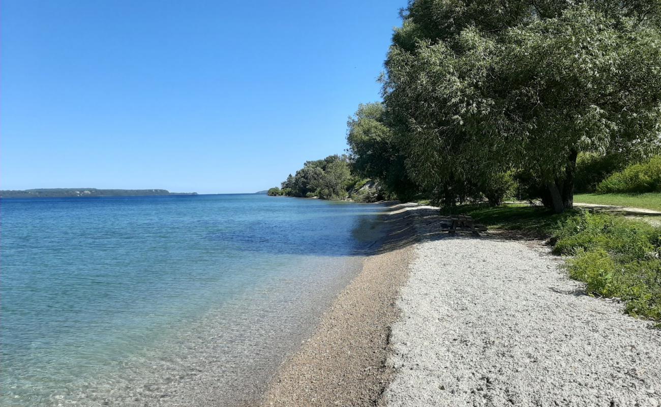American Legion Park Beach'in fotoğrafı küçük gri çakıllar yüzey ile