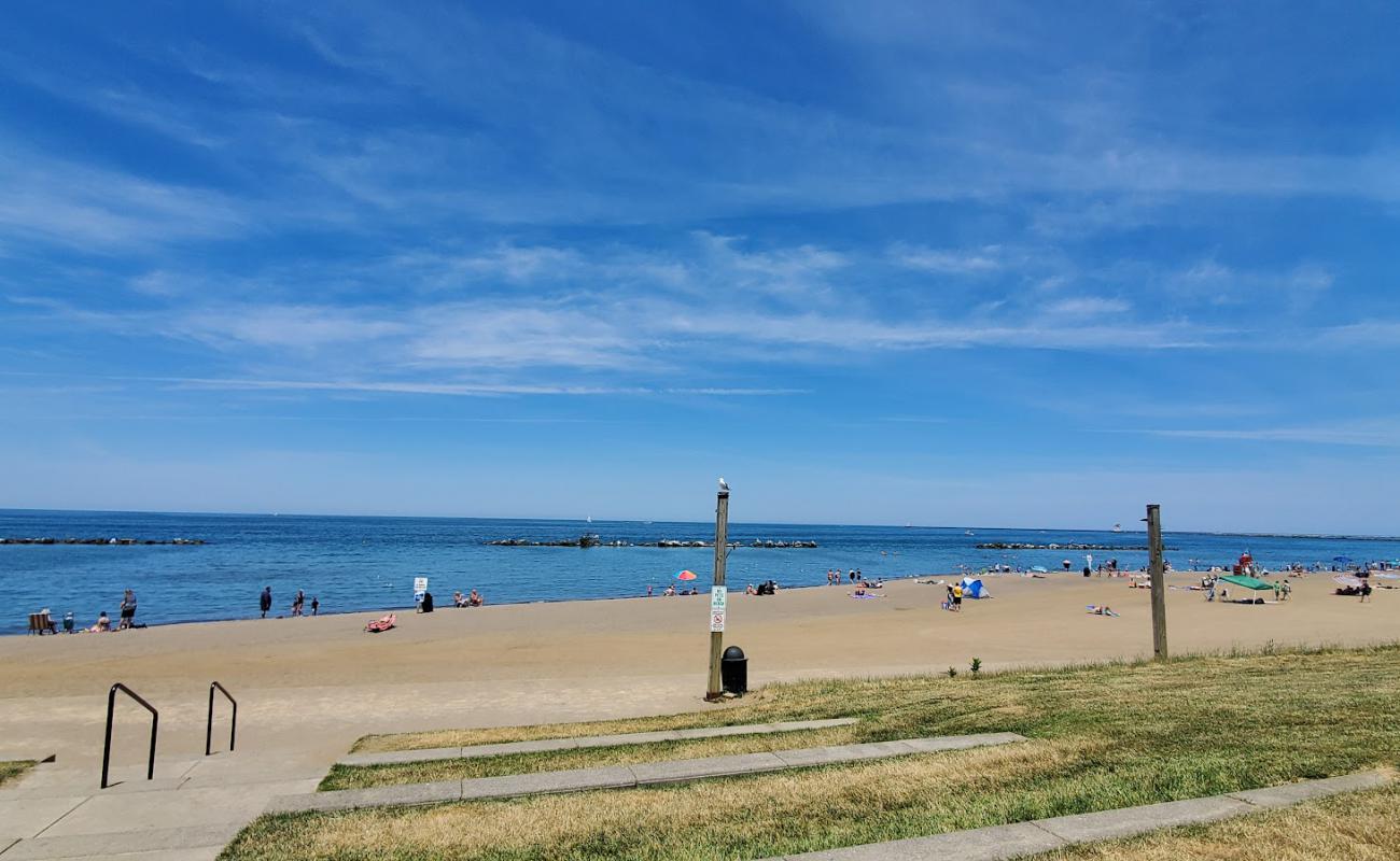 Lakeview Beach'in fotoğrafı açık bej kum yüzey ile