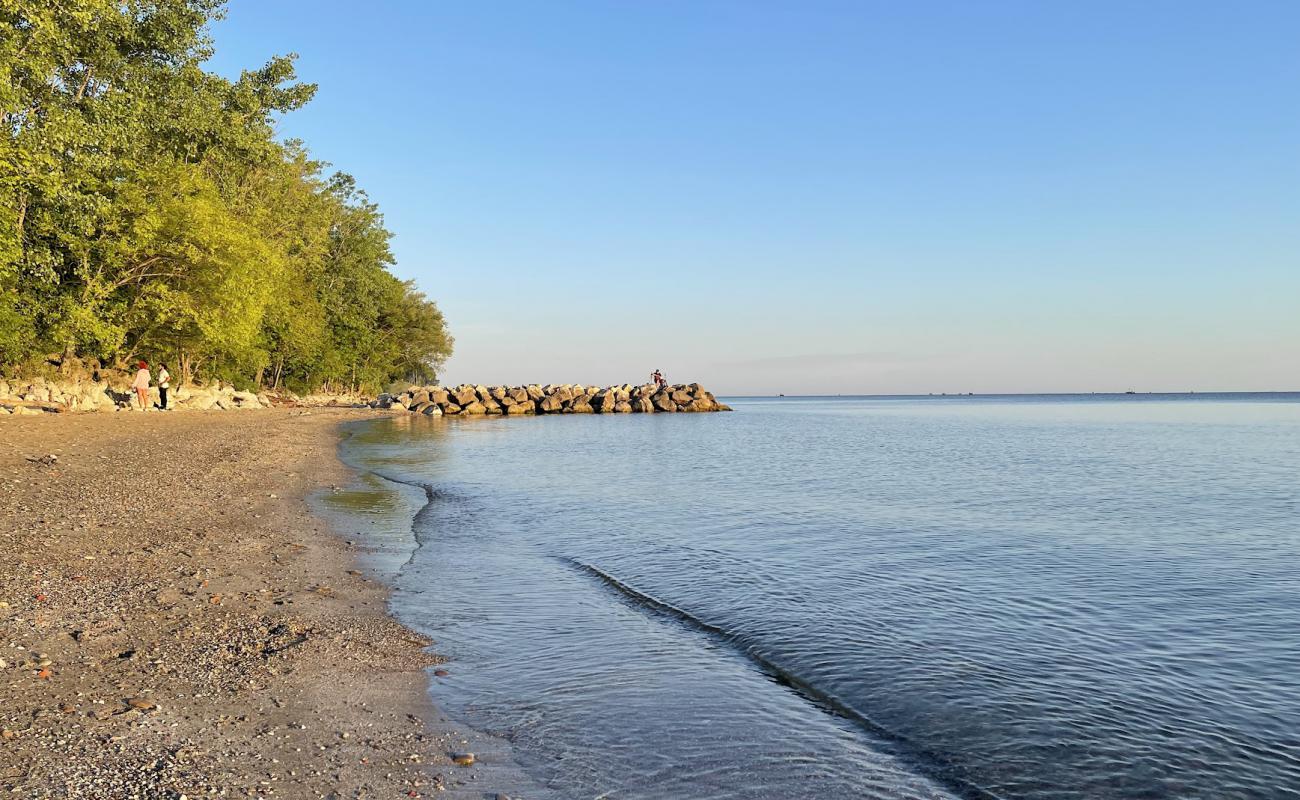 Perkins Beach'in fotoğrafı gri kum ve çakıl yüzey ile