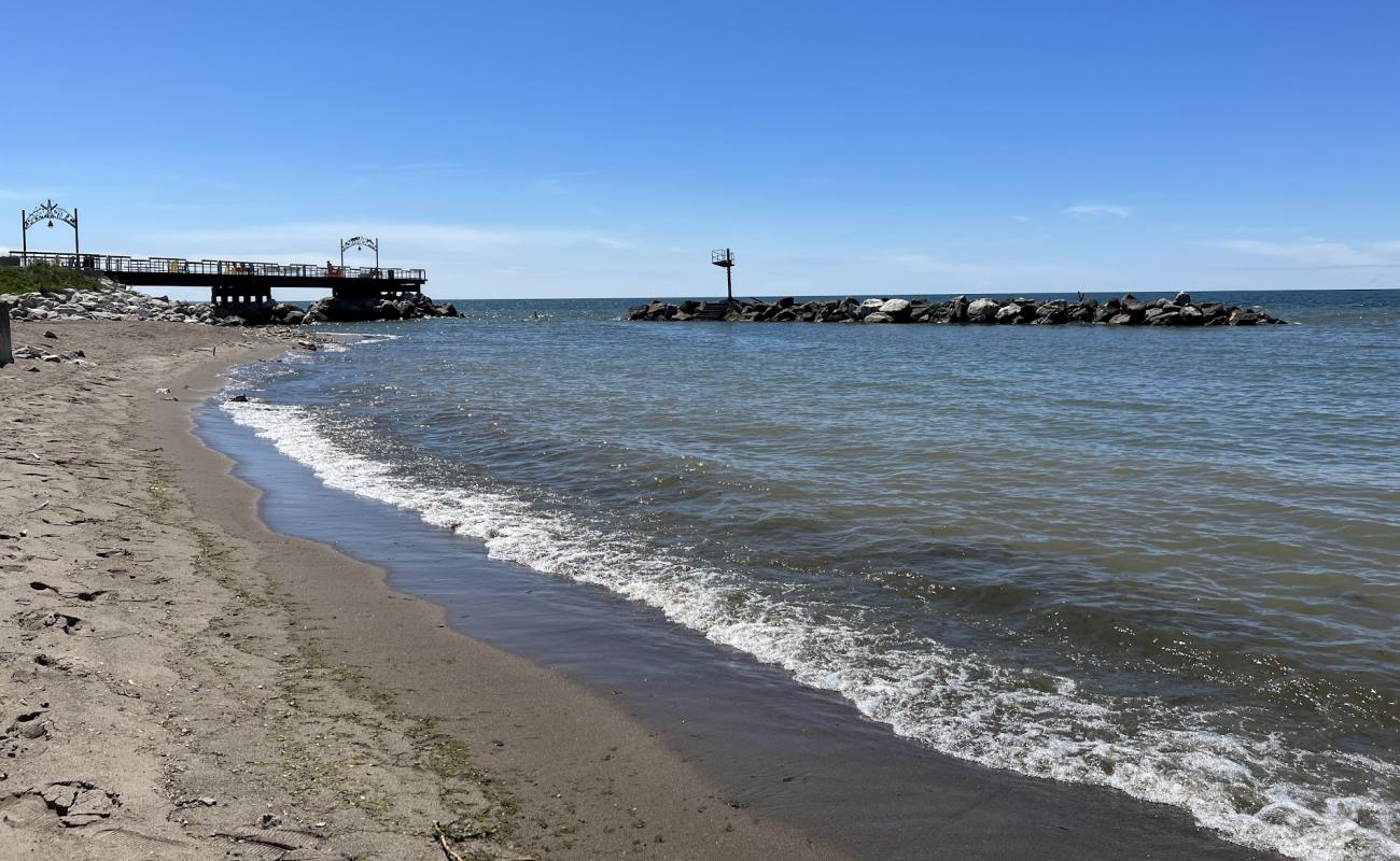 Euclid Beach'in fotoğrafı parlak kum yüzey ile