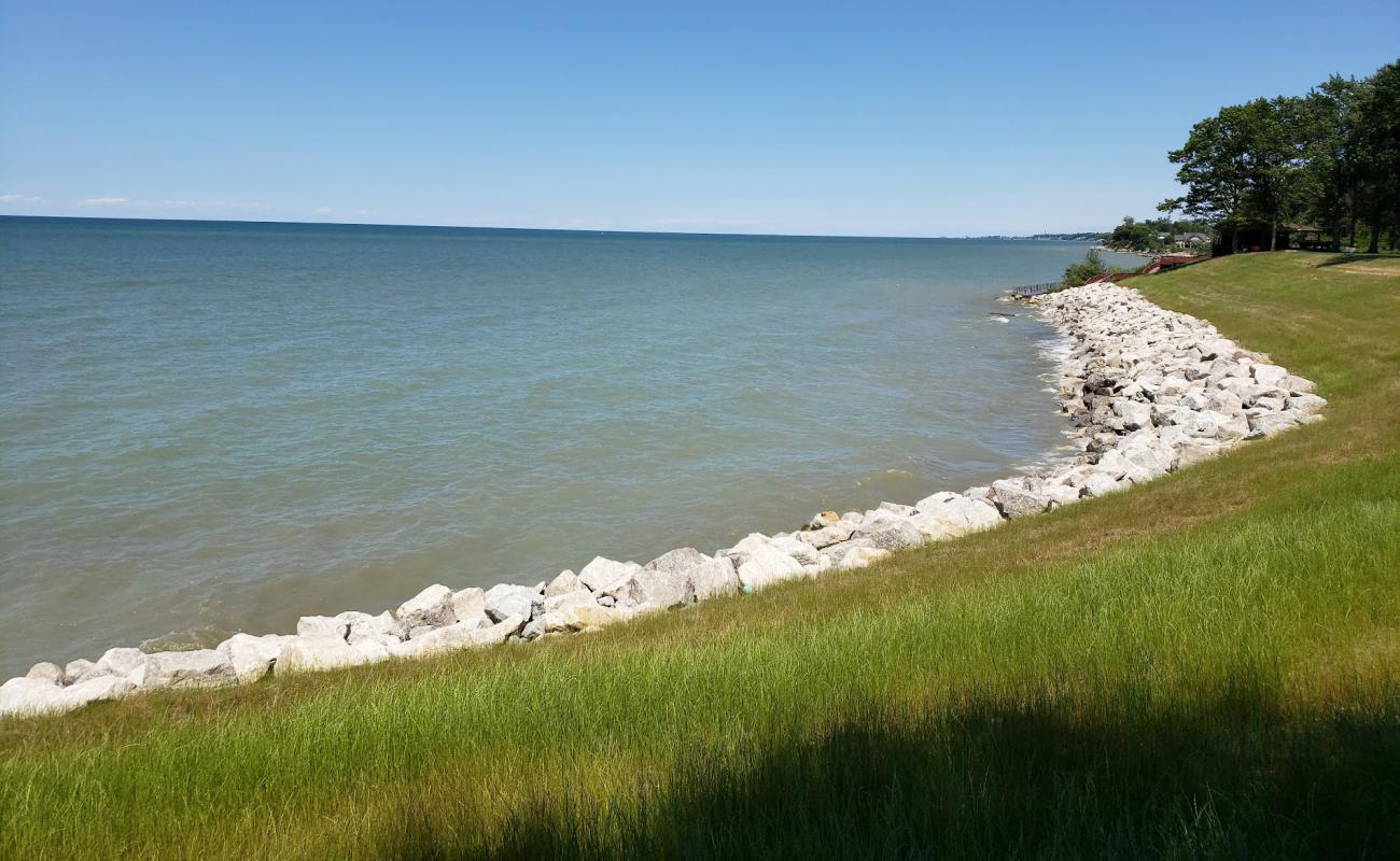 Geneva Township Beach'in fotoğrafı taşlar yüzey ile