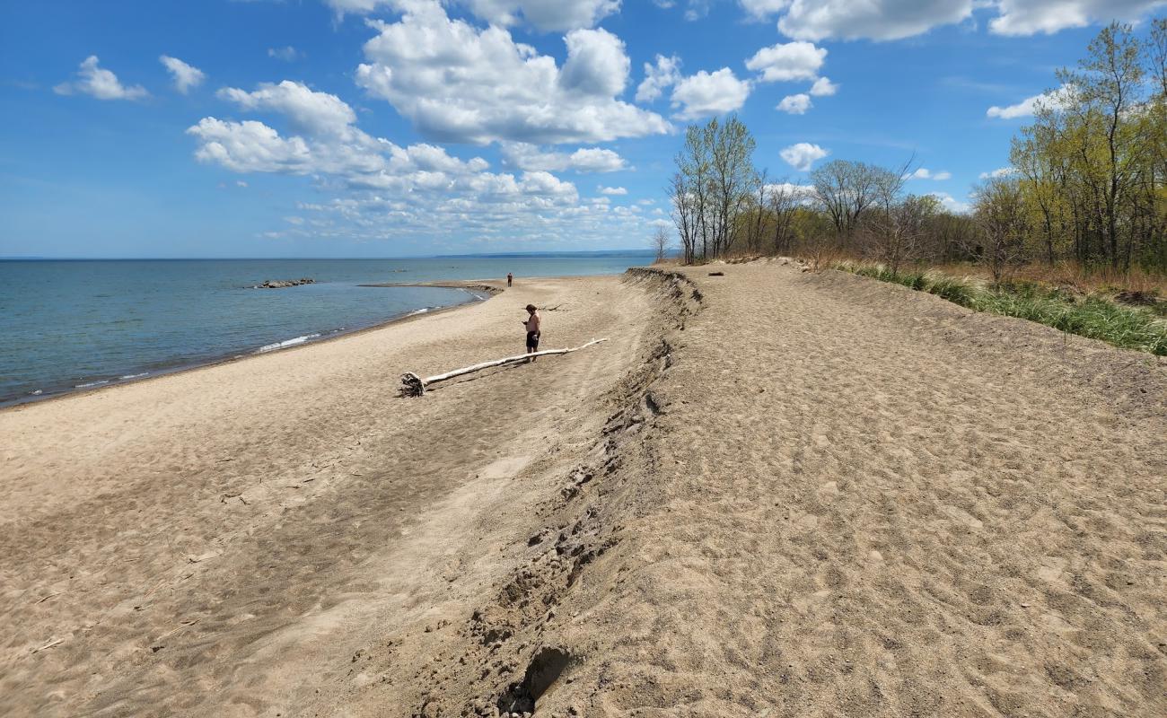 Presque Isle Beach'in fotoğrafı açık bej kum yüzey ile
