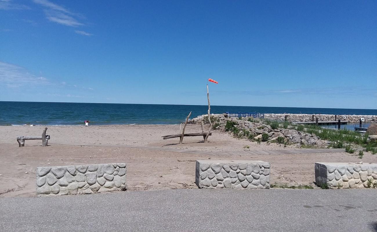 Shades Beach'in fotoğrafı açık bej kum yüzey ile