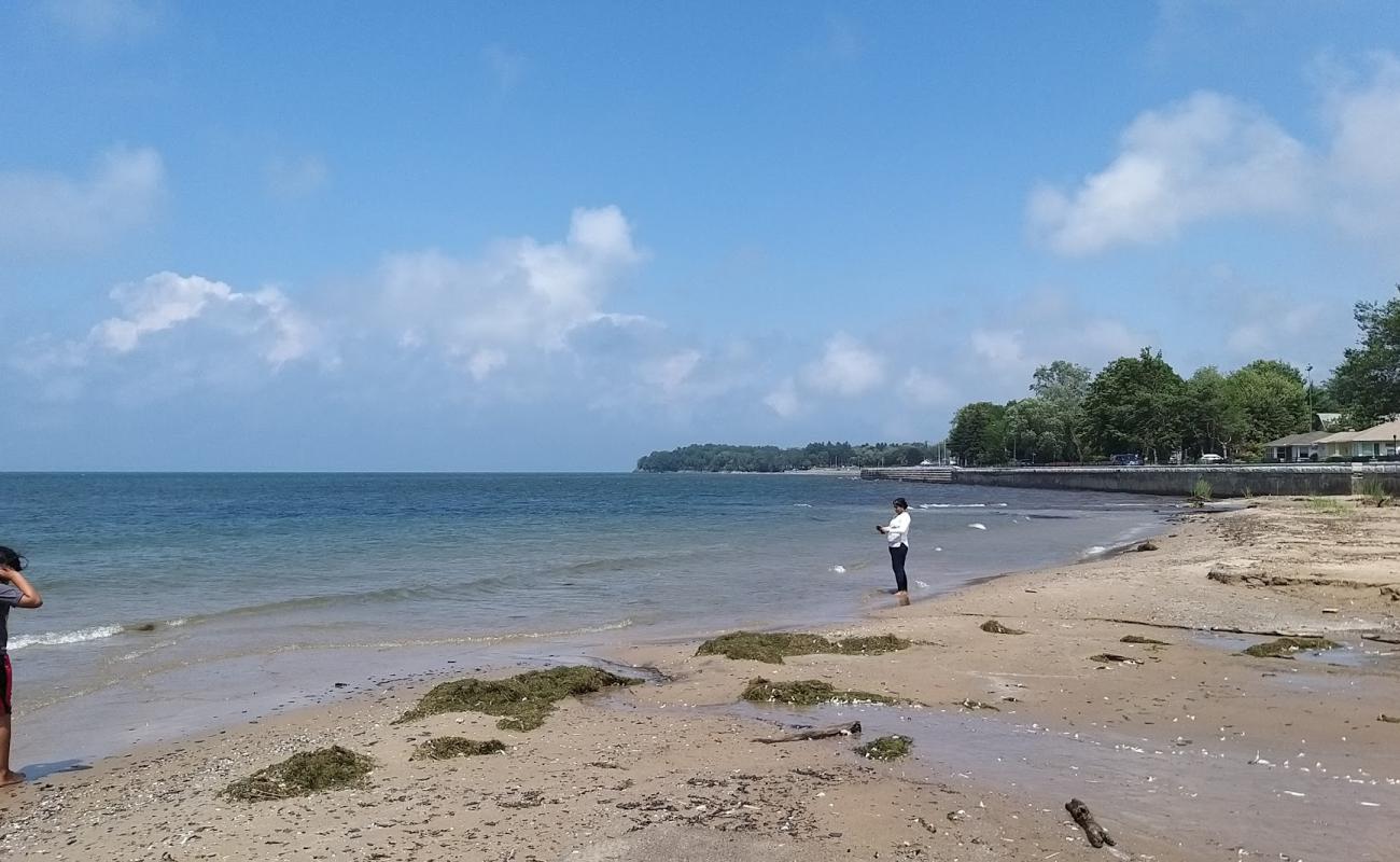 Dunkirk Beach'in fotoğrafı parlak kum yüzey ile