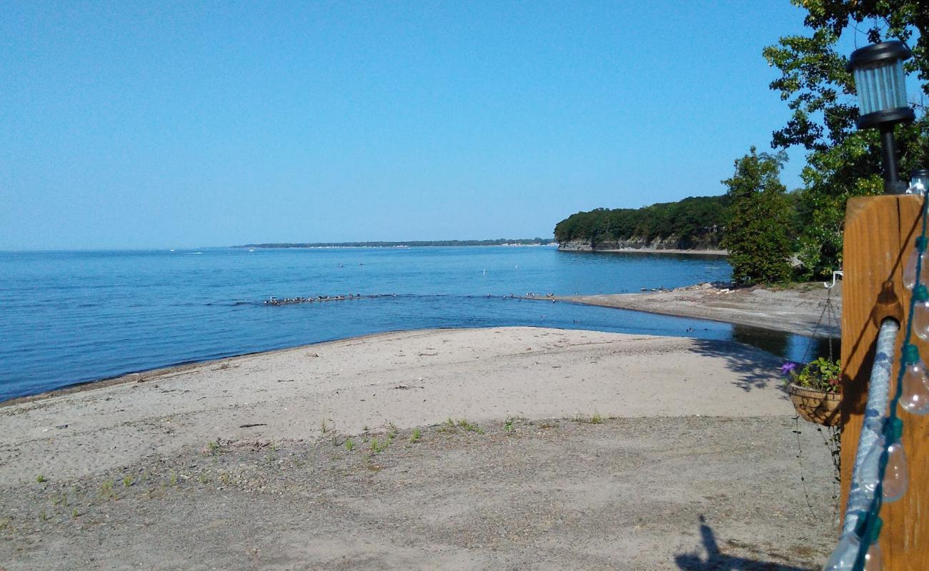 Silver Creek Firemen's Beach'in fotoğrafı parlak kum ve kayalar yüzey ile