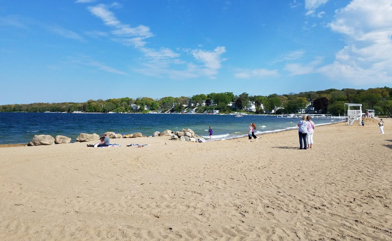 Fontana Beach'in fotoğrafı parlak kum yüzey ile