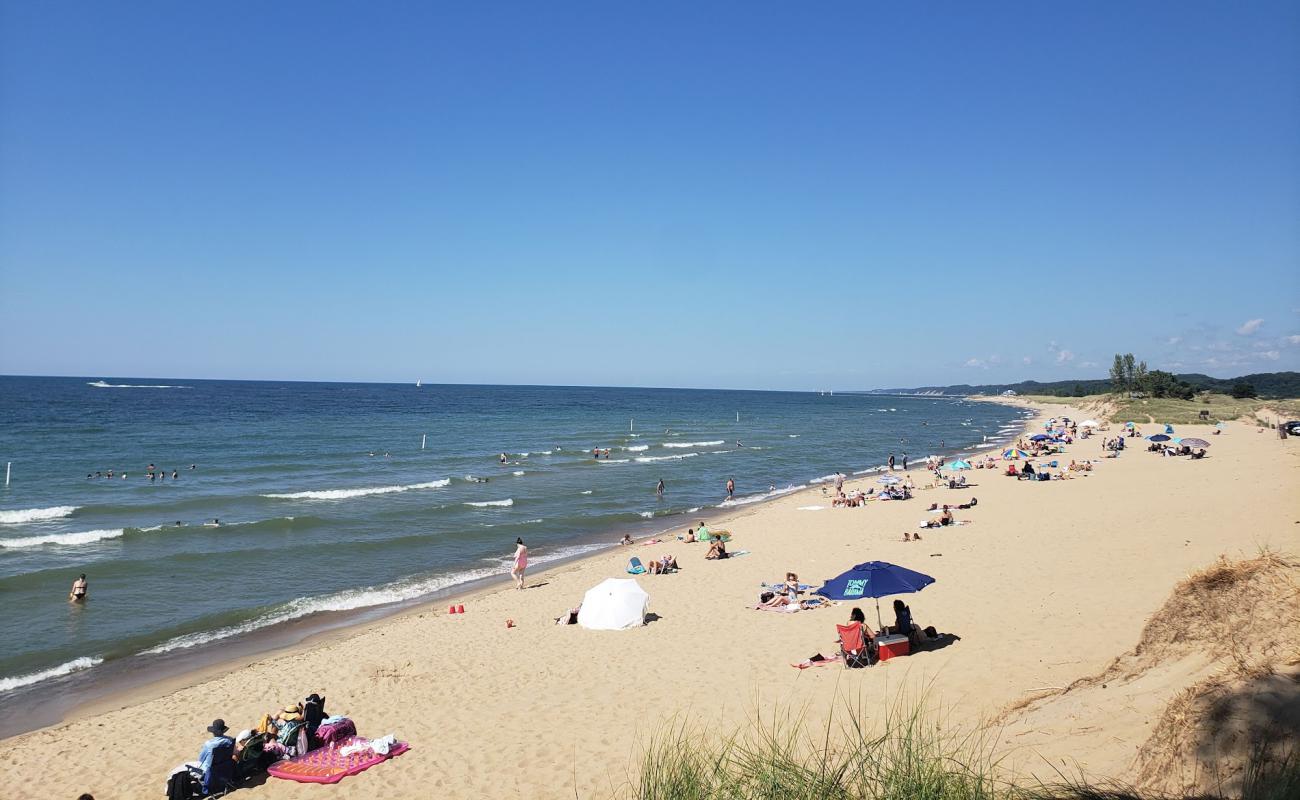 Oval Beach'in fotoğrafı i̇nce bej kum yüzey ile