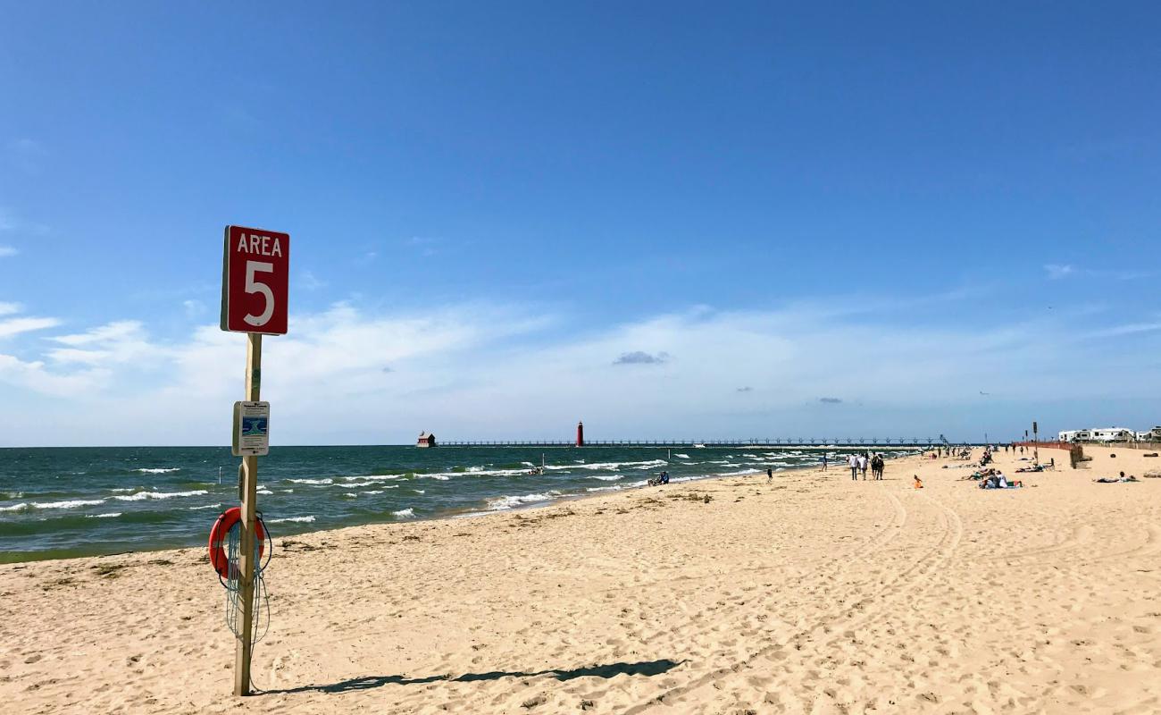 Grand Haven City Beach'in fotoğrafı açık bej kum yüzey ile