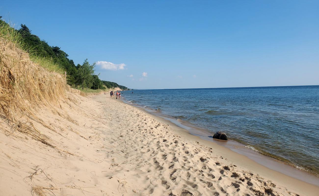 Muskegon Beach'in fotoğrafı parlak kum yüzey ile