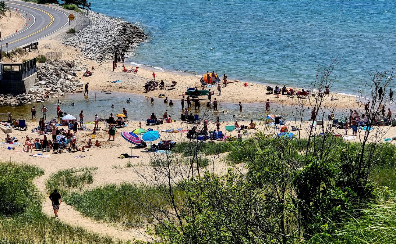 Duck Lake Beach'in fotoğrafı i̇nce bej kum yüzey ile