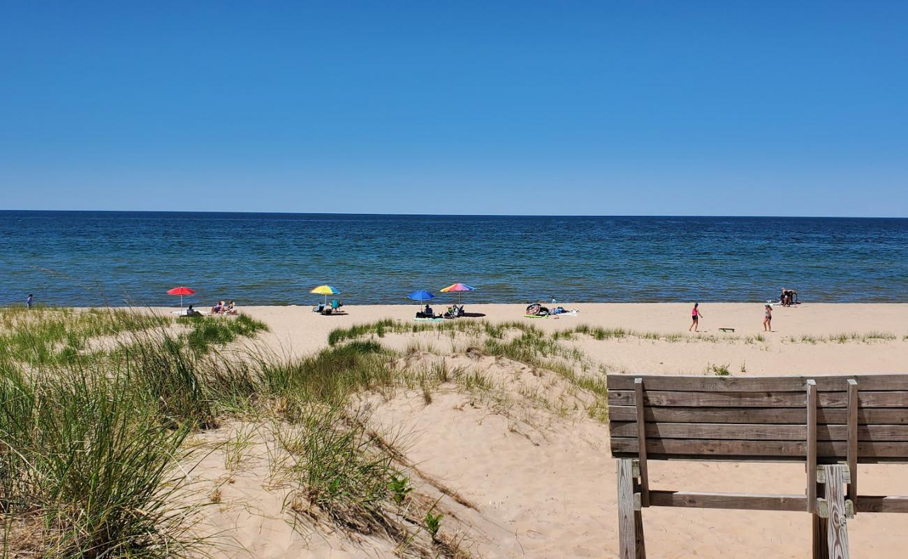 Meinert Park Beach'in fotoğrafı açık bej kum yüzey ile