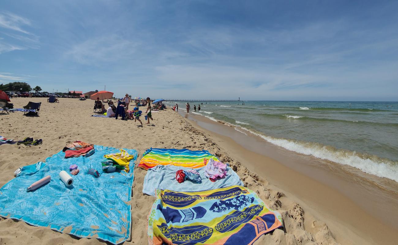 Fifth Avenue Beach'in fotoğrafı i̇nce bej kum yüzey ile
