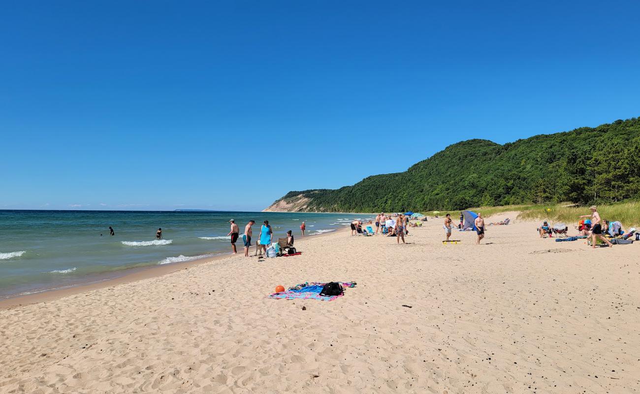 Esch Beach'in fotoğrafı açık bej kum yüzey ile