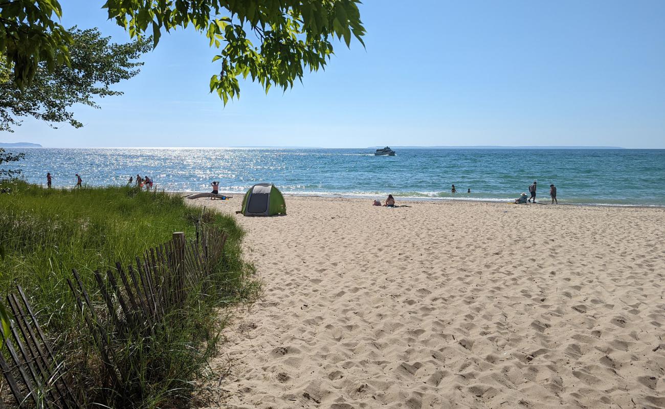 Van's Beach'in fotoğrafı açık bej kum yüzey ile